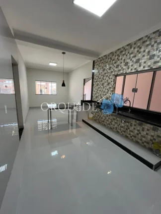 Imagem Casa à venda no bairro Eldorado em Rio Verde-GO: 3 quartos, 1 suíte, 1 sala, 2 banheiros, 4 vagas de garagem, 200m² de área