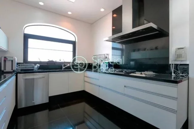 Imagem Cobertura maravilhosa com 600m², 04 dormitórios - sendo 02 suítes e seis vagas. Vista incrível.