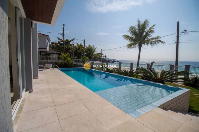 Imagem Casa frente mar à venda na praia de Bombinhas SC