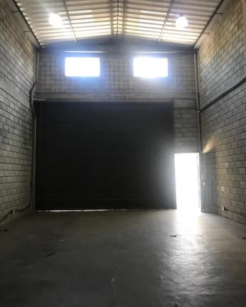 Imagem galpão com 250 m2, com pé direito de 7 m FL26