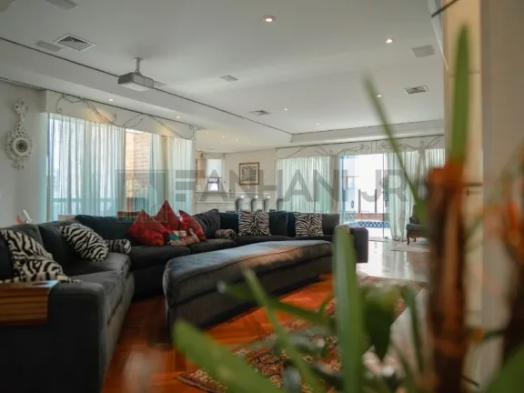 Imagem Vendo linda cobertura duplex localizada em ponto estratégico dos jardins, em prédio com tijolo a vista!!! Com 7 garagens, depósito no subsolo do edif