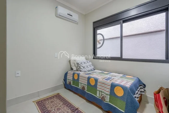 Imagem Belíssima casa térrea com 2 anos de construção no Condomínio Terras do Fontanário, Paulínia.
...