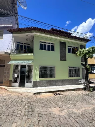 Imagem Casa linear no primeiro pavimento composta de 3 quartos sendo uma suíte reformada piso em porcelanato em excelente localização no centro de Alegre ES.