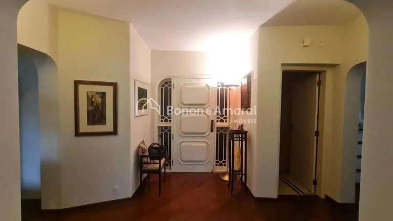Imagem Localizado no coração do Cambuí, este finíssimo apartamento oferece o que há de melhor em confo...