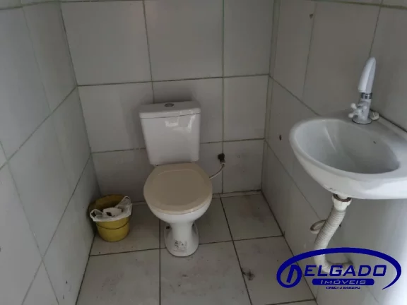 Imagem DELGADO aluga GALPÃO com 300m2 Coberto e mais 350m2 de terreno (area descoberta) de frente Rod. Gov. Mario Covas ( BR 101) (passarela), Itaborai-RJ.