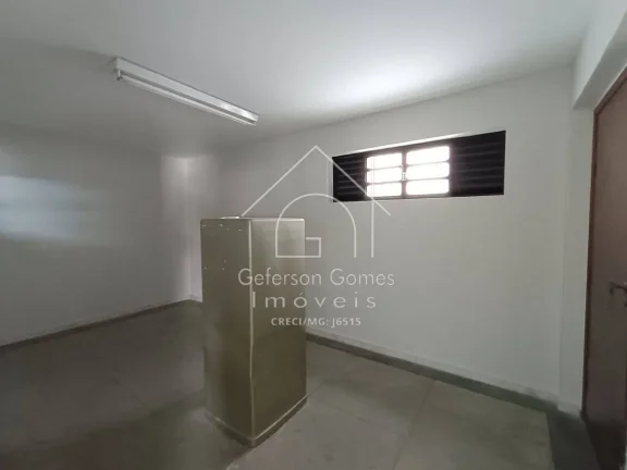 Imagem Casa à Venda com 7 quartos sendo 2 suítes, Centro - Mantena - MG