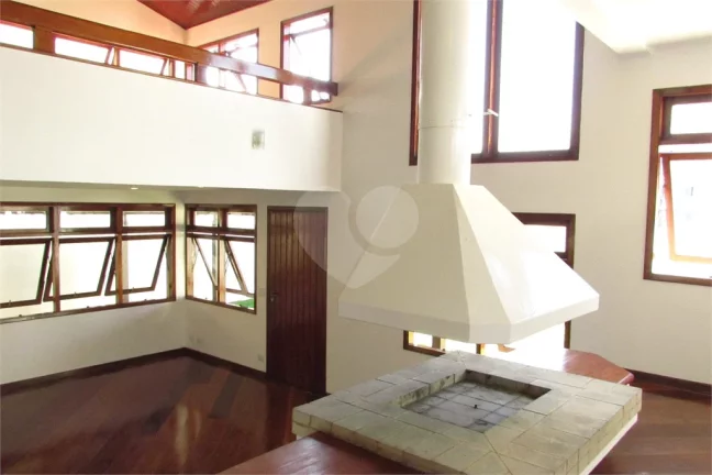 Imagem Casa para alugar com 4 quartos, sendo 2 suítes, em Vila São Francisco, São Paulo - SP