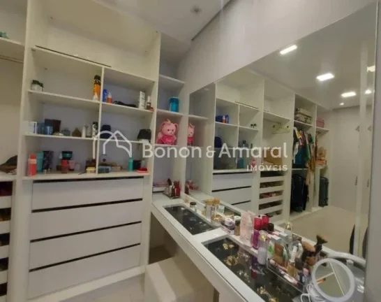 Imagem Casa no Condomínio Flor da Serra em Valinhos, com 293m² de área privativa em um terreno de 340m²...
