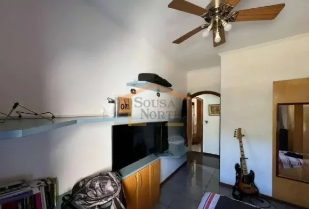 Imagem Sobrado com 208m². O imóvel possui 4 dormitórios, todos mobiliados, sendo 3 suítes, além de sac...