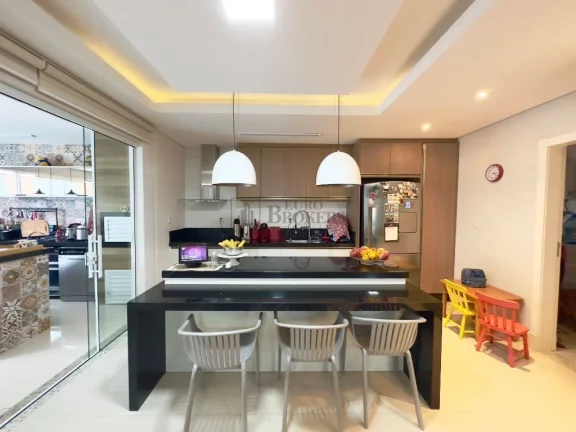Imagem Belíssima casa com 4 Suítes e 4 vagas no Caledonia
