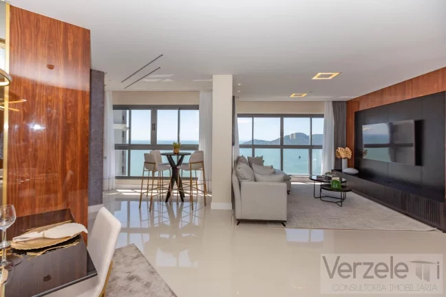 Imagem Apartamento 4 ou + dormitórios para Venda em Balneário Camboriú / SC no bairro Centro