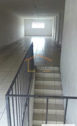 Imagem Salão comercial com 2 banheiros e 180m², no térreo.
Prédio com subsolo e 1º andar que estão lo...