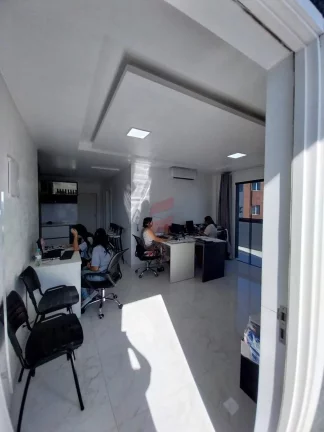 Imagem BARRACÃO/GALPÃO à venda com 384m² por R$ 1.800.000,00 no bairro Vargem Grande - PINHAIS / PR