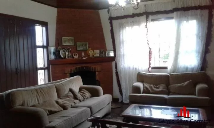 Imagem Casa a venda com 03 quartos na Região do Portal de Campos do Jordão.