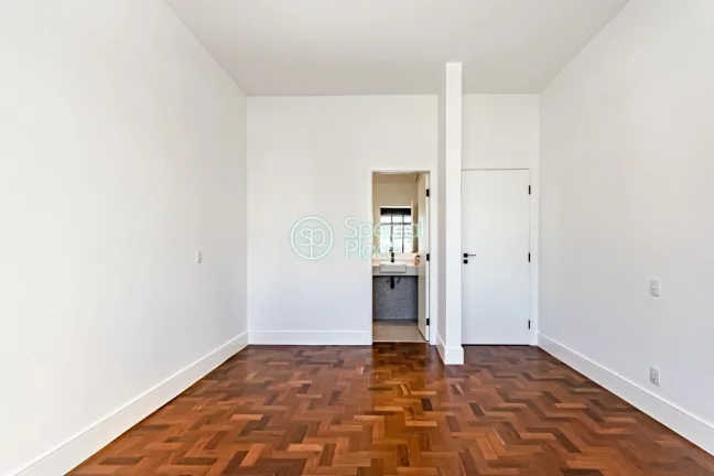 Imagem 1 Vaga de Garagem 1 Depósito no Subsolo 212 m² de área construída 3 suítes Lavabo Sala ampla pa...