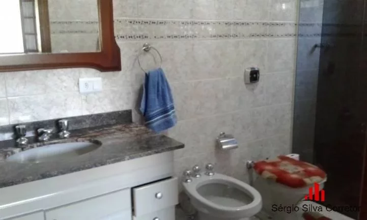 Imagem Casa a venda com 03 quartos na Região do Portal de Campos do Jordão.
