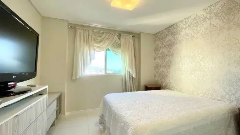 Imagem Apartamento mobiliado de alto padrão com 4 dormitórios e 3 vagas no Centro de Balneário Camboriú