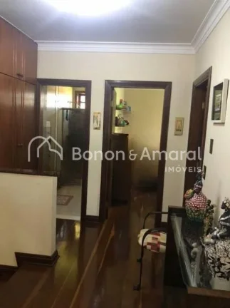 Imagem Linda casa com 900m de terreno e 610 m de construção, escritório, despensa com adega, churrasquei...