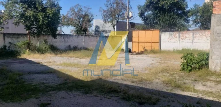 Imagem Terreno amplo em avenida estratégica pronto para uso imediato