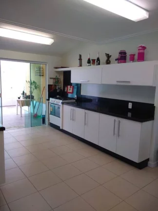Imagem Casa 5 dormitórios à 170 metros da Praia em Canasvieiras
