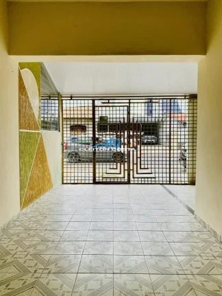 Imagem Casa para Venda em Feira de Santana, Santa Mônica, 3 dormitórios, 2 suítes, 2 banheiros, 3 vagas