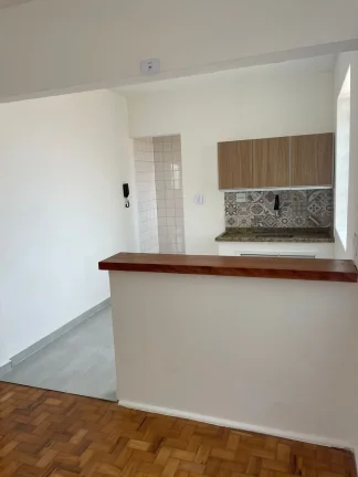 Imagem Apartamento 50M², 1Q, Cozinha, 1 Banheiro, Recém Reformado, Cozinha Americana Toda em Porcelanato, Pé Direito Alto, Janelões.