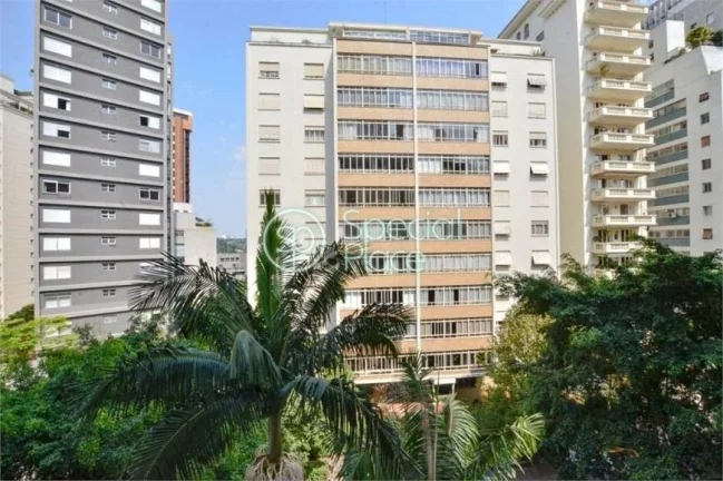 Imagem Ótima oportunidade para reforma. Apartamento com planta quadrada, 230m2 de área privativa, 3 dormi...