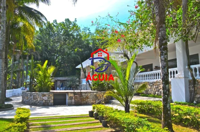 Imagem Belíssima casa em condomínio fechado em meio a Mata Atlântica com vista para o mar!!