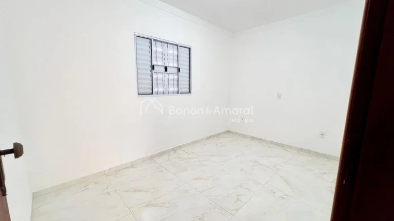 Imagem Casa Moderna com 3 Dormitórios

Dormitórios: 3 quartos, sendo 1 suíte com banheiro privativo.
Sal...