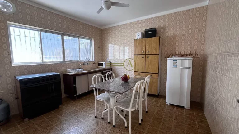 Imagem Casa à Venda – Reformada com Quintal e Vaga para 3 Carros