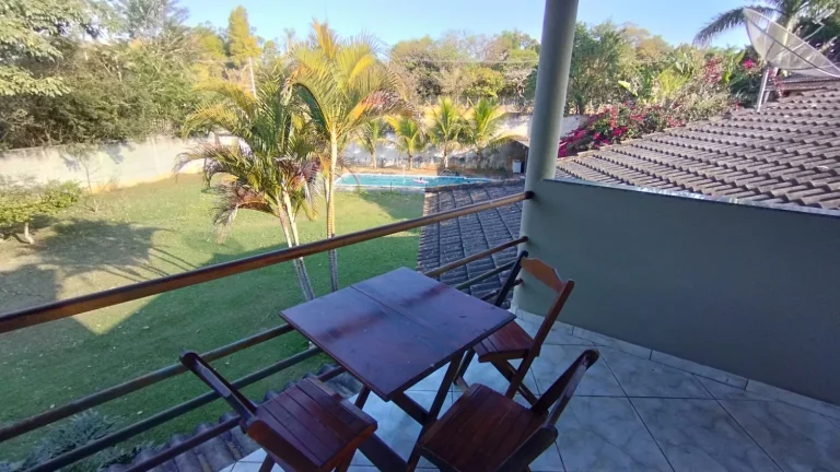 Imagem Linda casa com 03 suítes em terreno que dispõe de 2.131m² Condomínio Residencial Village da Serra!