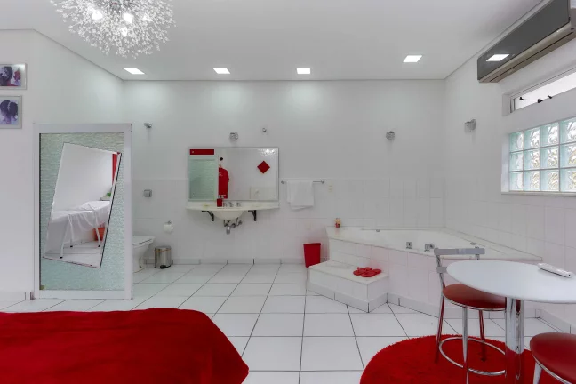 Imagem Prédio comercial mobiliado para investidor com 394,96m2 em Santa Felicidade em Curitiba