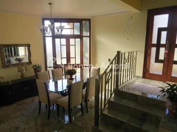 Imagem Linda residência em condomínio fechado de alto padrão, com ambientes amplos e aconchegantes. O im...
