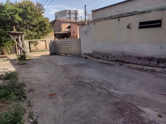 Imagem VENDE-SE CASA COM TERRENO GRANDE CRECI/MG 42.187