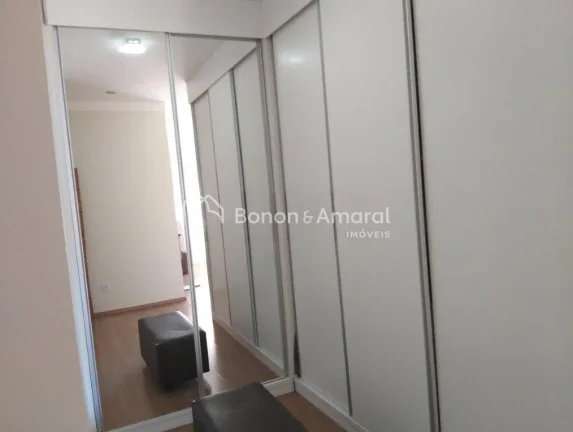 Imagem Esta casa oferece um excelente espaço, com quatro suítes, incluindo uma máster com closet e banhe...