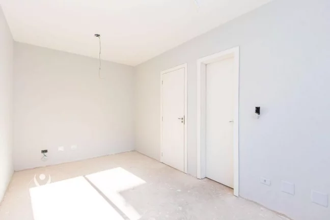 Imagem Sobrado a venda no Uberaba. 3 quartos, suíte, terraço e 1 vaga
