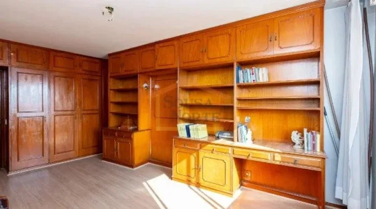 Imagem Apartamento com 254 m² de área, composto por 3 dormitórios, sendo 1 suíte, 4 banheiros, varanda,...