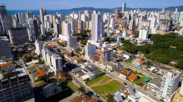 Foto do imóvel Apartamento com 3 Quartos à Venda, 122 m² em Meia Praia - Itapema