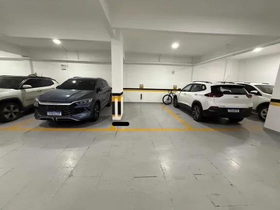 Imagem Apartamento último andar com 3 dormitórios sendo 2 suítes e 2 vagas de garagem - Balneário Camboriú/SC