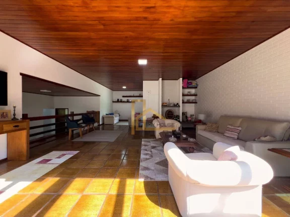 Imagem Casa Linear com 5 suítes dentro de condomínio clube - Apenas 3 minutos da Feirinha do Alto