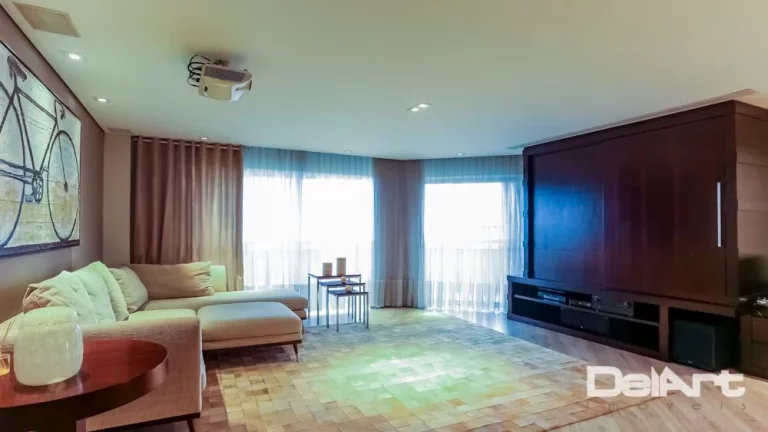 Imagem Apartamento em frente do Clube Curitibano - com 4 dormitórios à venda, 247 m² por R$ 1.890.000 - Água Verde - Curitiba/PR