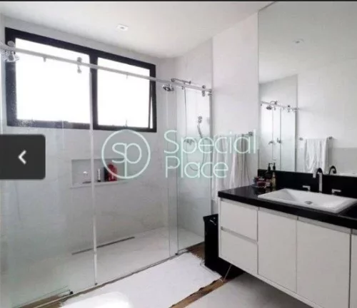 Imagem Apartamento com 200m², 04dormitórios, 04 suítes, 06 banheiros, 03 vagas de garagem. Prédio com l...