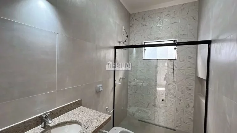 Imagem Casa à venda no Parque das Laranjeiras II, Uberaba - 3 dormitórios e suíte!