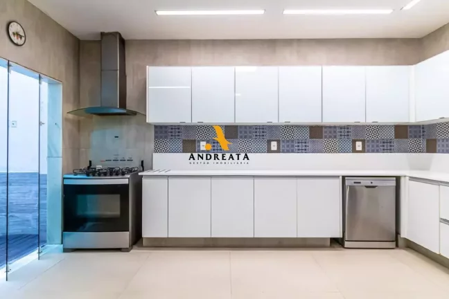 Imagem Apresentamos este triplex de 595m² no Humaitá