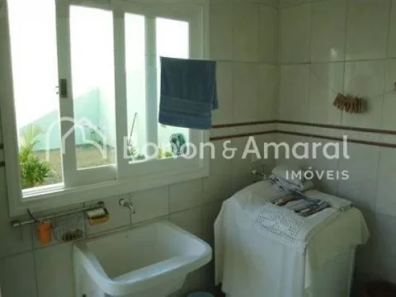 Imagem **Casa à Venda em Valinhos - Condomínio Bem Localizado**

Esta belíssima casa está situada em um...