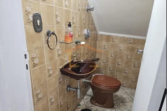 Imagem Sobrado 270m², 3 dormitórios, armários planejados, piscina, quadra, 4 vagas de garagem. 
O imóve...