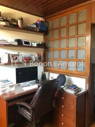 Imagem Linda casa com 900m de terreno e 610 m de construção, escritório, despensa com adega, churrasquei...