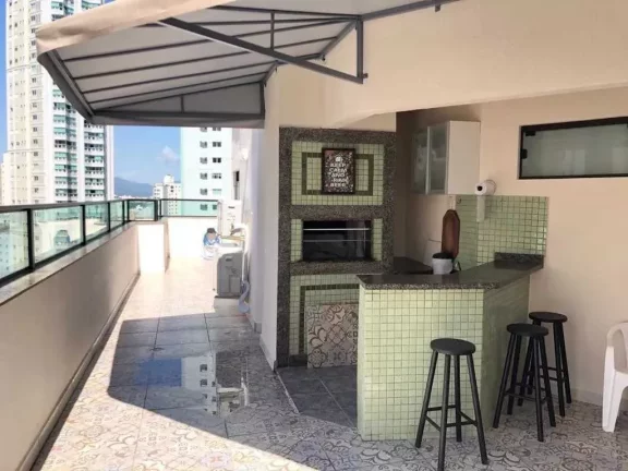 Imagem Cobertura duplex com 4 dormitórios sendo 1 suíte e 2 vagas de garagem em Balneário Camboriú/SC