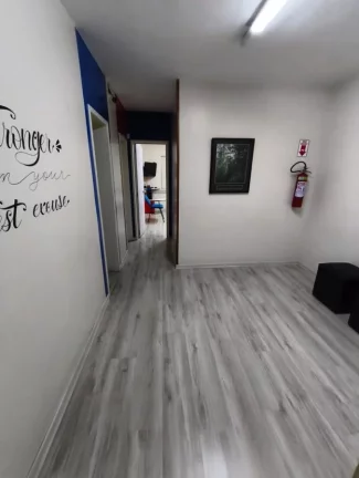 Imagem Comercial para Venda em Nova Friburgo, Centro, 5 banheiros