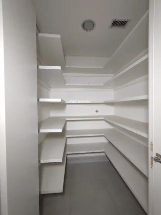 Imagem Conjunto comercial com 1.354m² para locação em Alphaville.